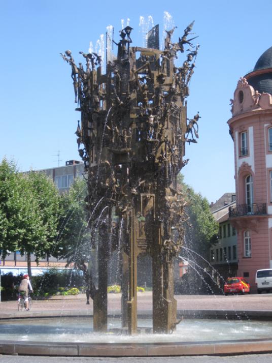 Uff-tää-tää: der Fastnachtsbrunnen