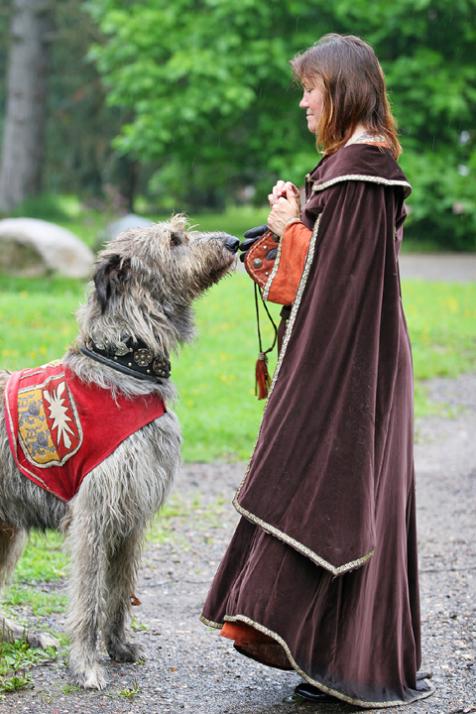 Klaudia Brommund mit einem Irischen Wolfshund