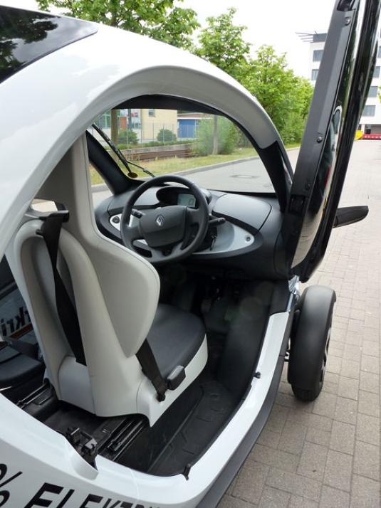 Übersichtlich: das Interieur des Twizy