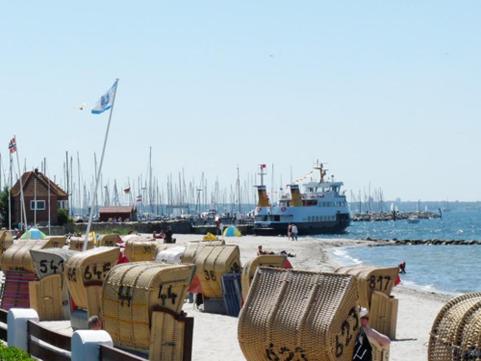 Kulinarischer Ausflug nach Laboe – Zu einem rundum gelungenen Sommer gehört mindestens ein Ausflug nach Laboe. Dort kann man sich nicht nur nach Herzenslust am Strand in der Sonne aalen, sondern sich auch kulinarisch verwöhnen lassen. Der Klassiker: d