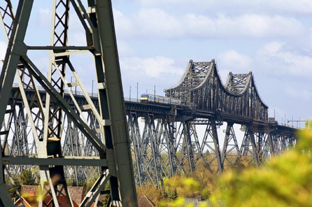 Aussichtserlebnis Eisenbahnhochbrücke – Ein echtes Highlight: Noch bis Ende September bietet die Tourist-Information Nord-Ostsee-Kanal jeden Sonntag um 14 und 15 Uhr eine Führung auf Rendsburgs Wahrzeichen, die Hochbrücke, an. Der Preis pro Person be