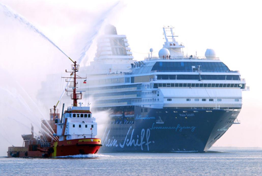 Traumschiffe bestaunen – Ob Princess Daphne, AIDAcara oder Mein Schiff 2 – im Sommer steuern wieder unzählige Traumschiffe die Kieler Förde an. Das bedeutet: ein schönes Plätzchen an der Kiellinie sichern, die Sonne auf den Pelz scheinen lassen un