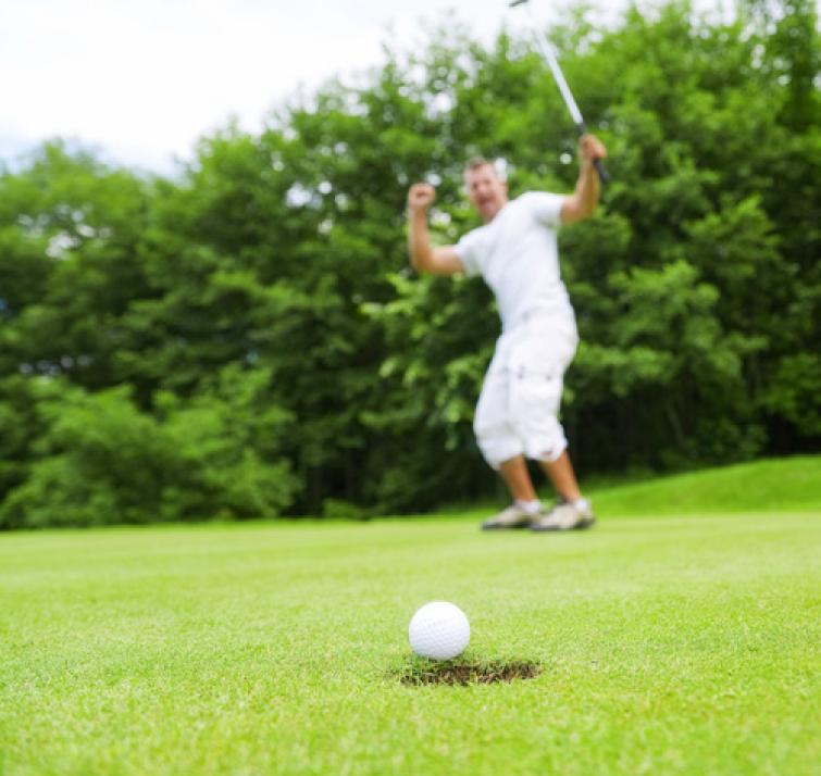 Golfen für jedermann – Minigolfen kann ja jeder, aber haben Sie schon mal richtig gegolft? Das macht noch viel mehr Spaß und geht problemlos auf dem öffentlichen 9-Loch-Kurzplatz des Golf- und Landclub Gut Uhlenhorst. Für 25 Euro kann den ganzen Tag