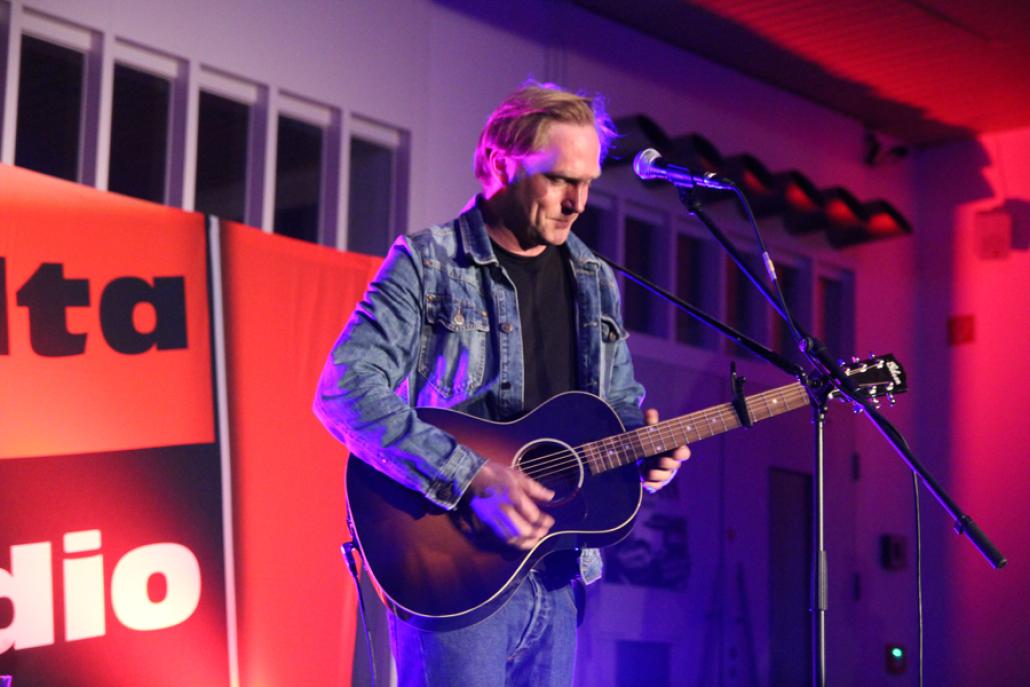 Thees Uhlmann zu Gast im delta radio Funkhaus // Foto: Greta Thamm